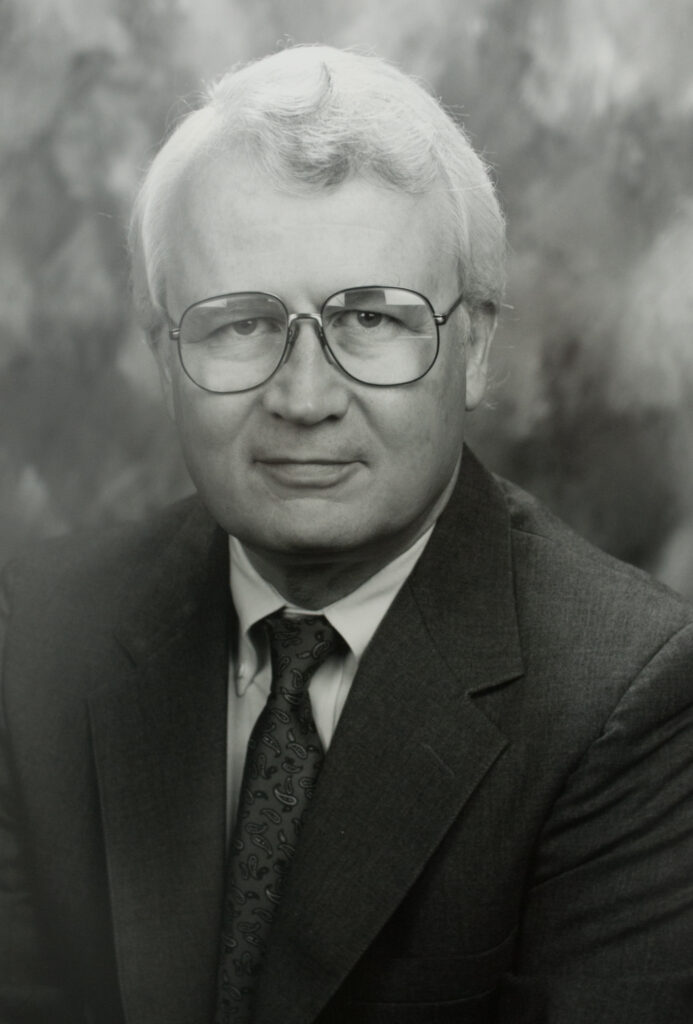 Official portrait of Stephen J. Kahne, IFAC President 1993-1996