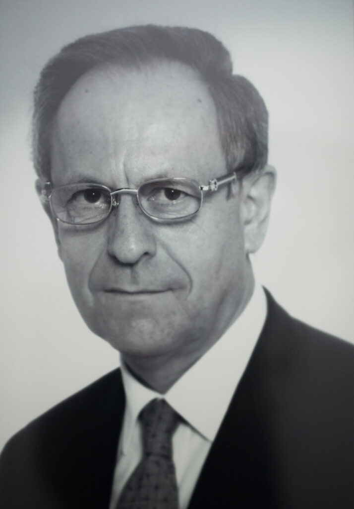 Official portrait of Vladimir Kucera, IFAC President 2002-2005